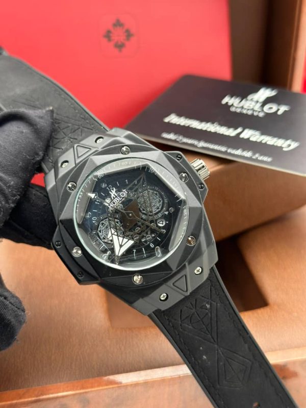 00d20a4b-c65c-4848-93ba-73f36aa8e156 Hublot Big Bang Watch Nigeria – Sang Bleu II for ₦20,000